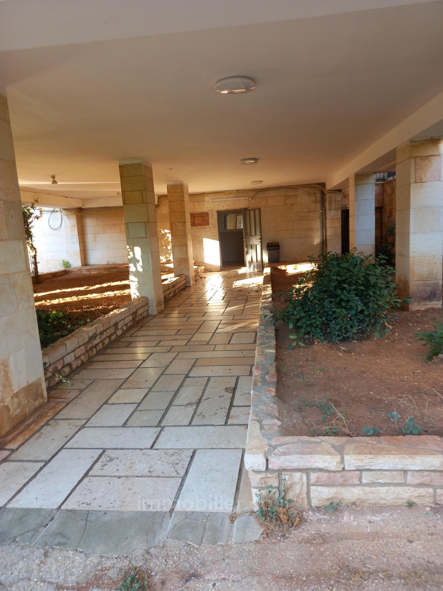Apartment 5.5 rooms Jerusalem Beit Vagan 427-IBL-638
