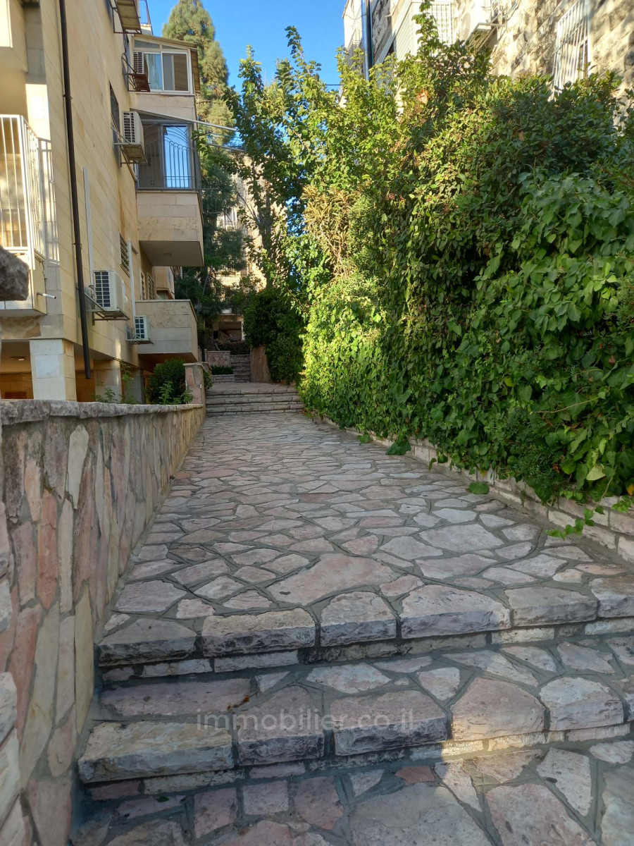 Apartment 5.5 rooms Jerusalem Beit Vagan 427-IBL-638