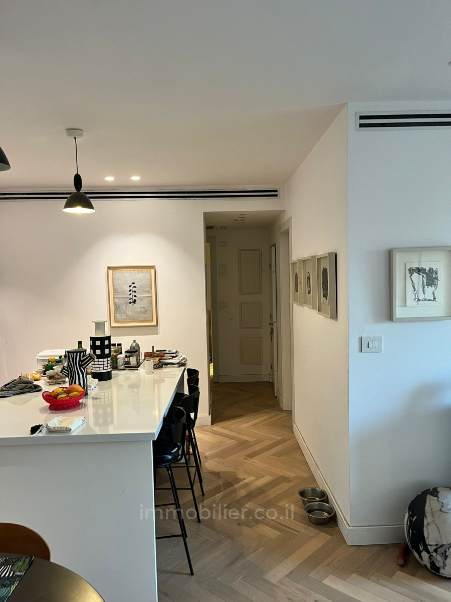 Apartment 4 rooms Tel Aviv City center 457-IBL-1358