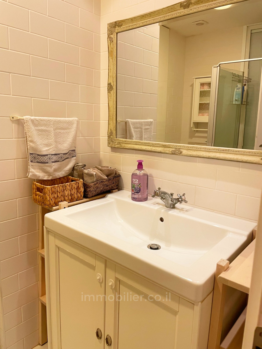 Ground floor 3 rooms Tel Aviv Habima 457-IBL-1422