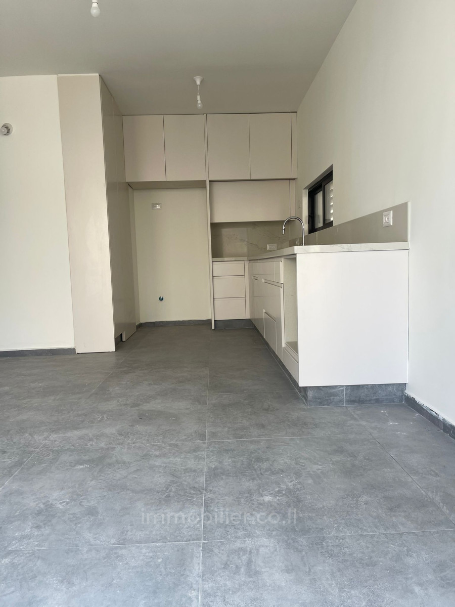 Apartment 4 rooms Tel Aviv City center 457-IBL-1435