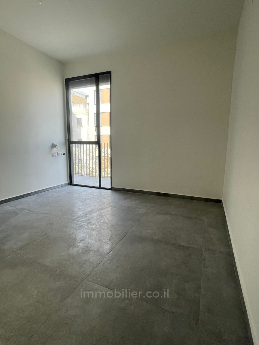 Apartment 4 rooms Tel Aviv City center 457-IBL-1435