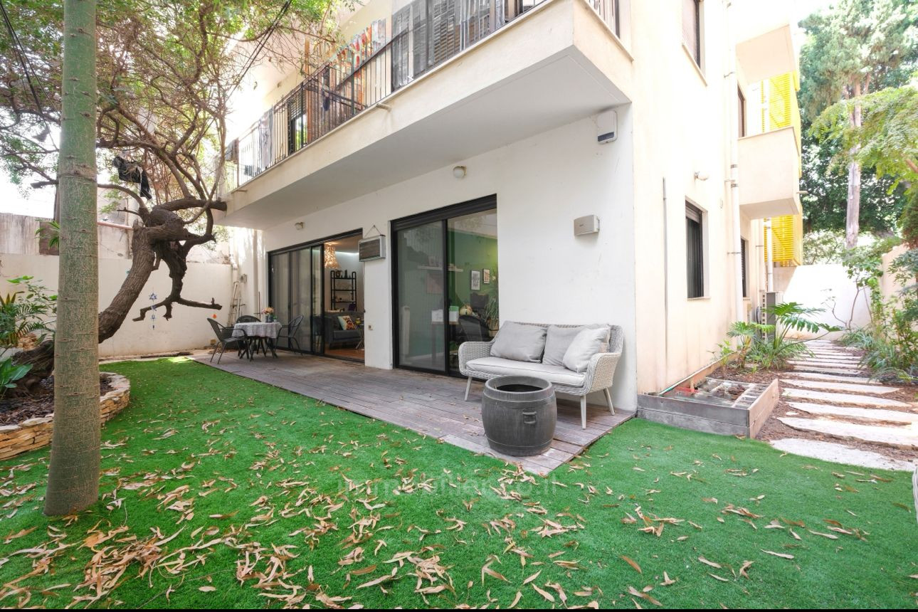 Ground floor 4 rooms Tel Aviv City center 457-IBL-1497