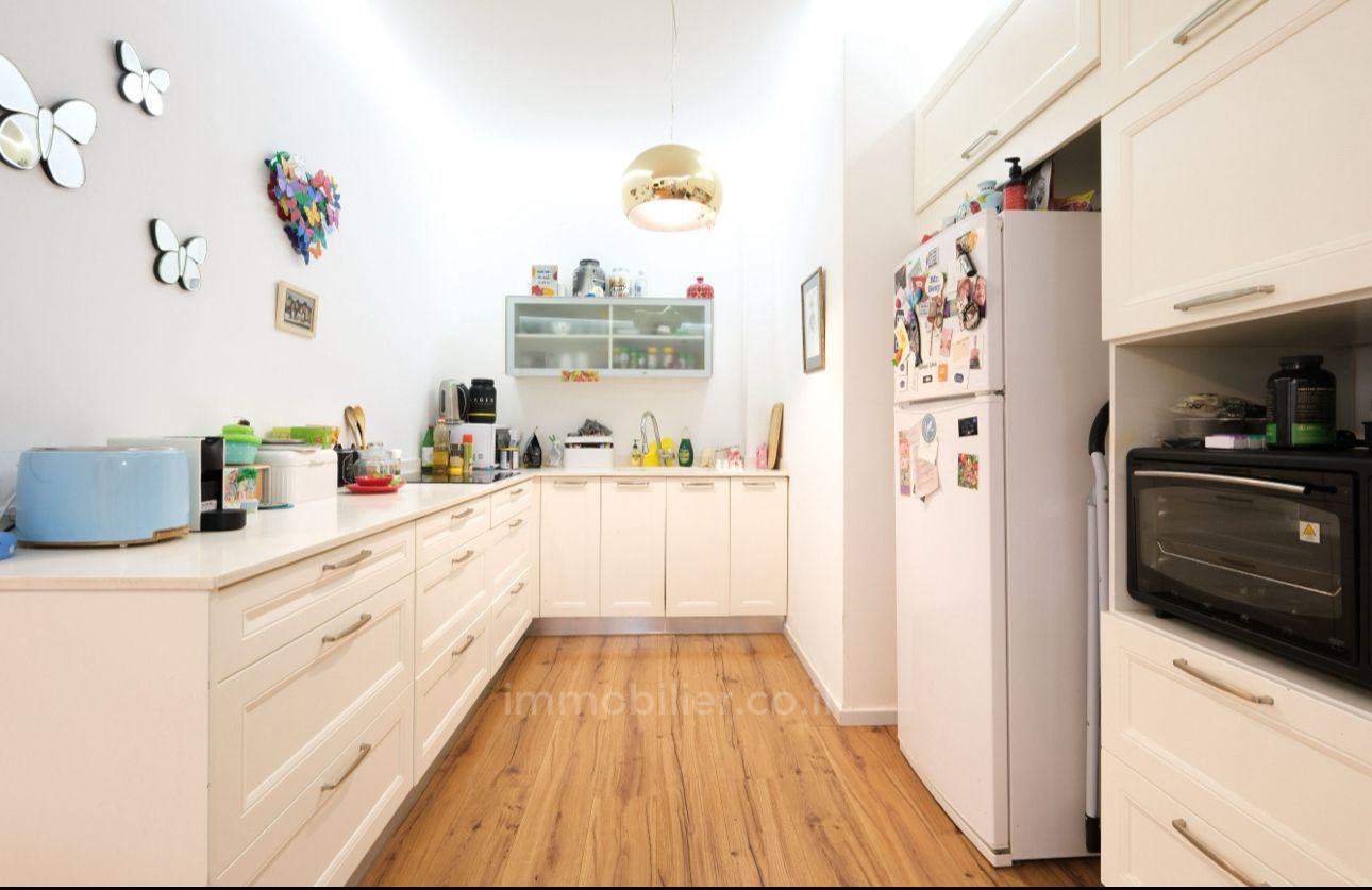 Ground floor 4 rooms Tel Aviv City center 457-IBL-1497
