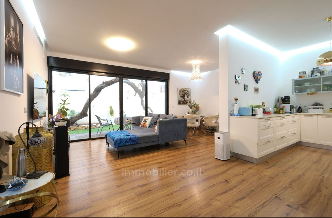 Ground floor 4 rooms Tel Aviv City center 457-IBL-1497