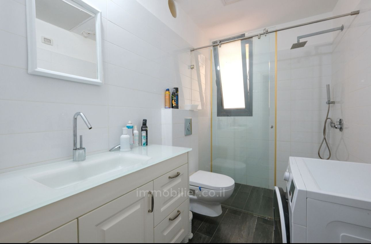 Ground floor 4 rooms Tel Aviv City center 457-IBL-1497