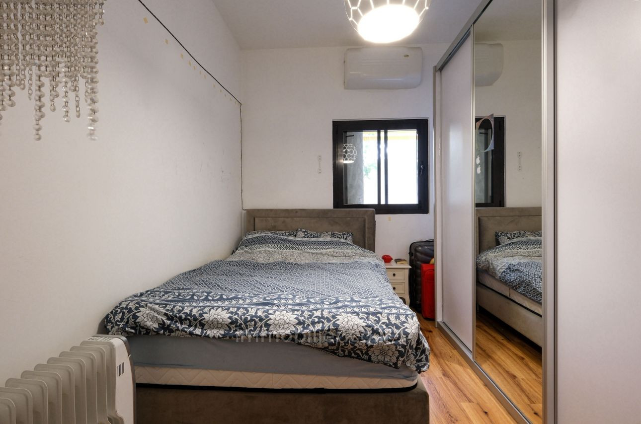 Ground floor 4 rooms Tel Aviv City center 457-IBL-1497