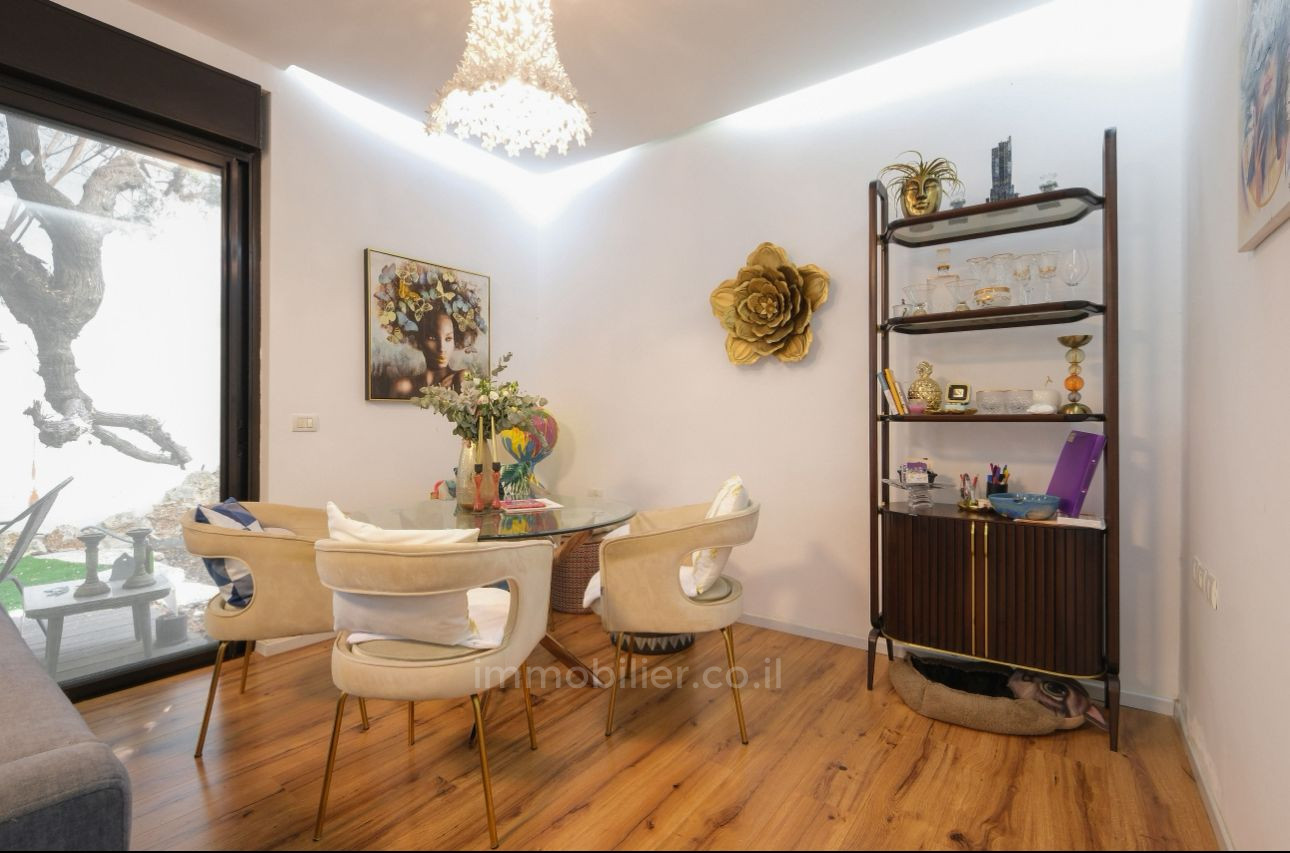 Ground floor 4 rooms Tel Aviv City center 457-IBL-1497