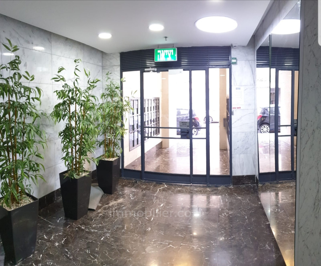 Apartment 3 rooms Tel Aviv Florentine 525-IBL-21