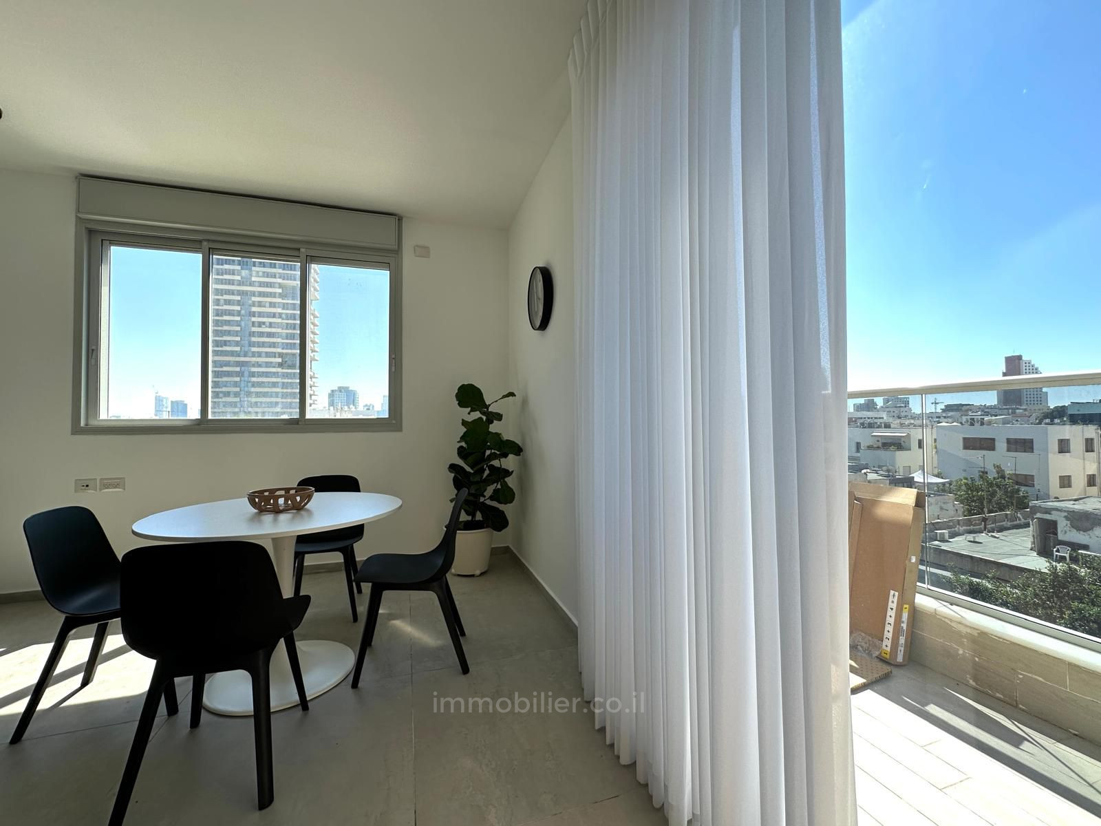 Apartment 3 rooms Tel Aviv Dizengof 527-IBL-171