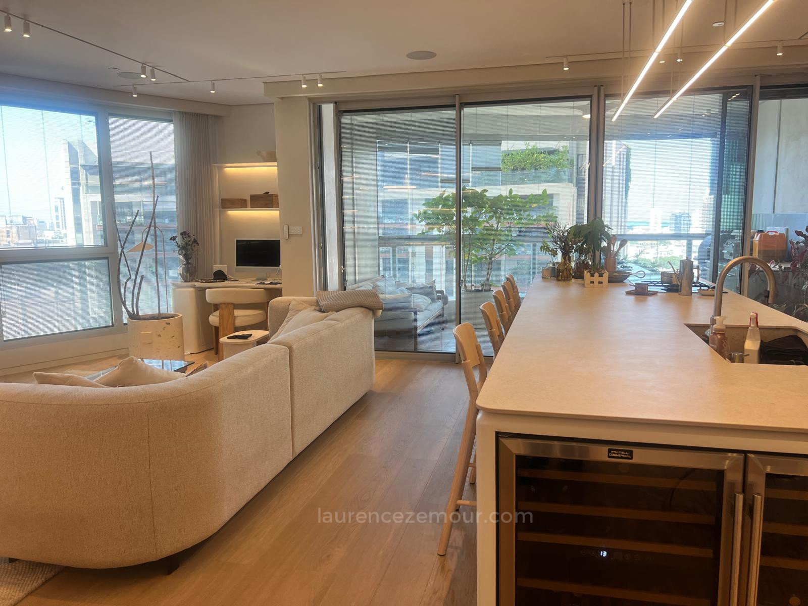 Apartment 3.5 rooms Tel Aviv City center 60-IBL-1462