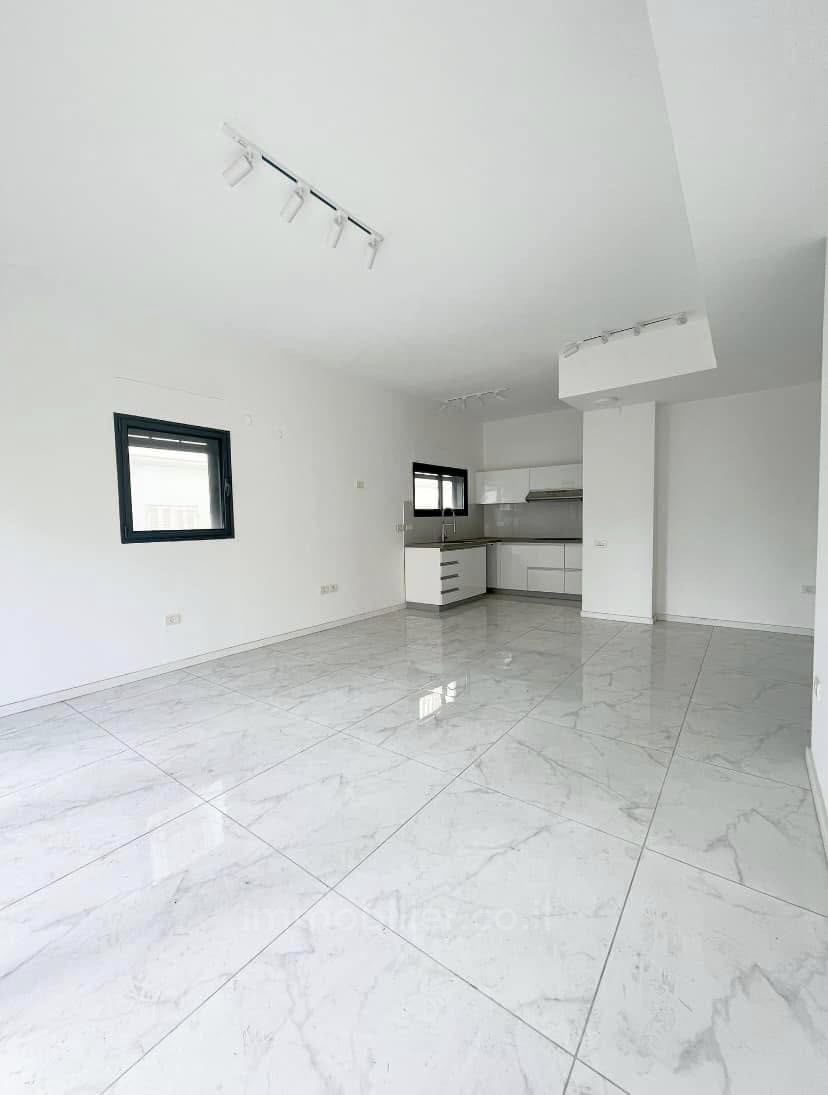 Appartement 4 pièces  Tel Aviv 1ere ligne mer 627-IBL-24
