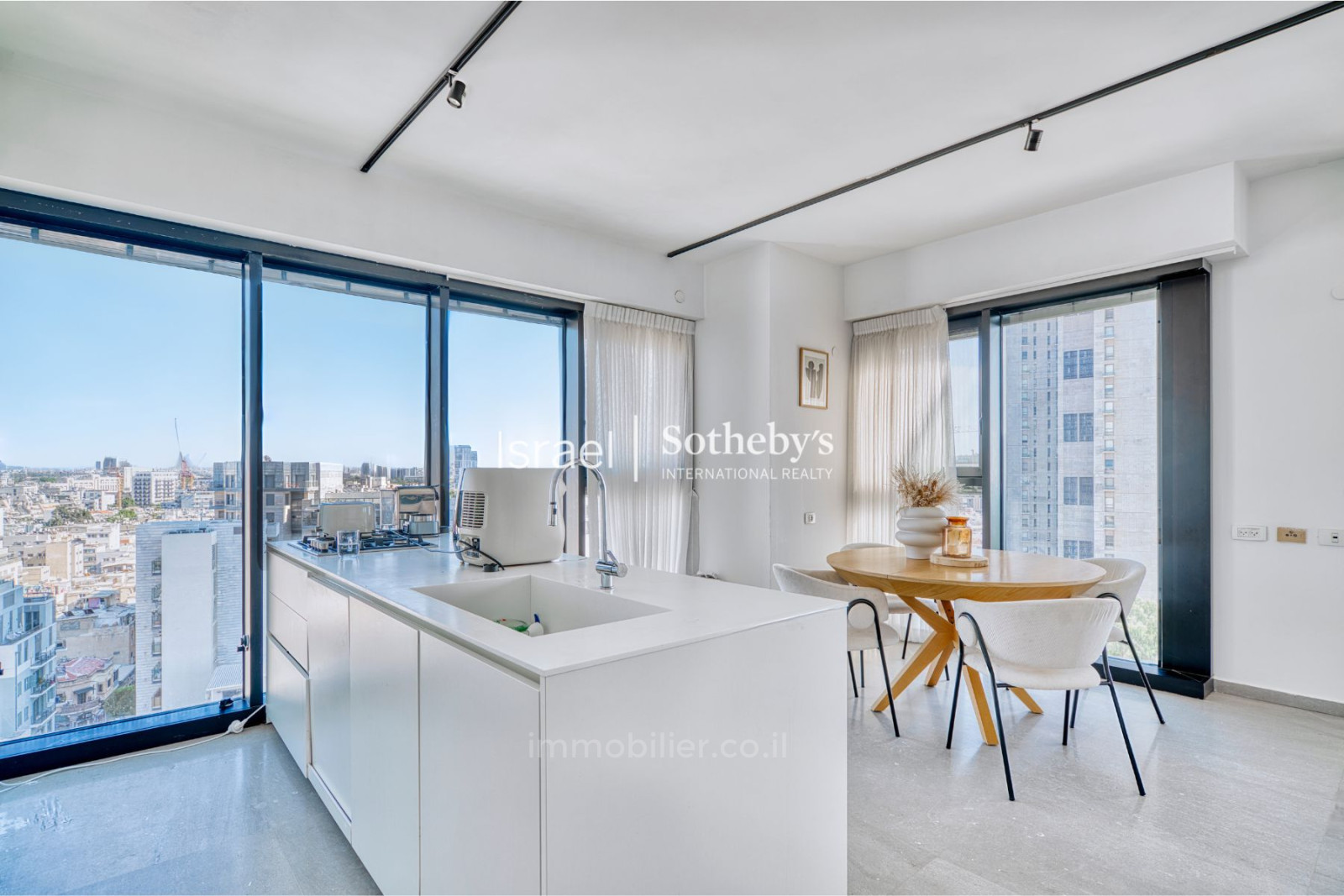 Apartment 5 rooms Tel Aviv Neve Tsedek 651-IBL-52