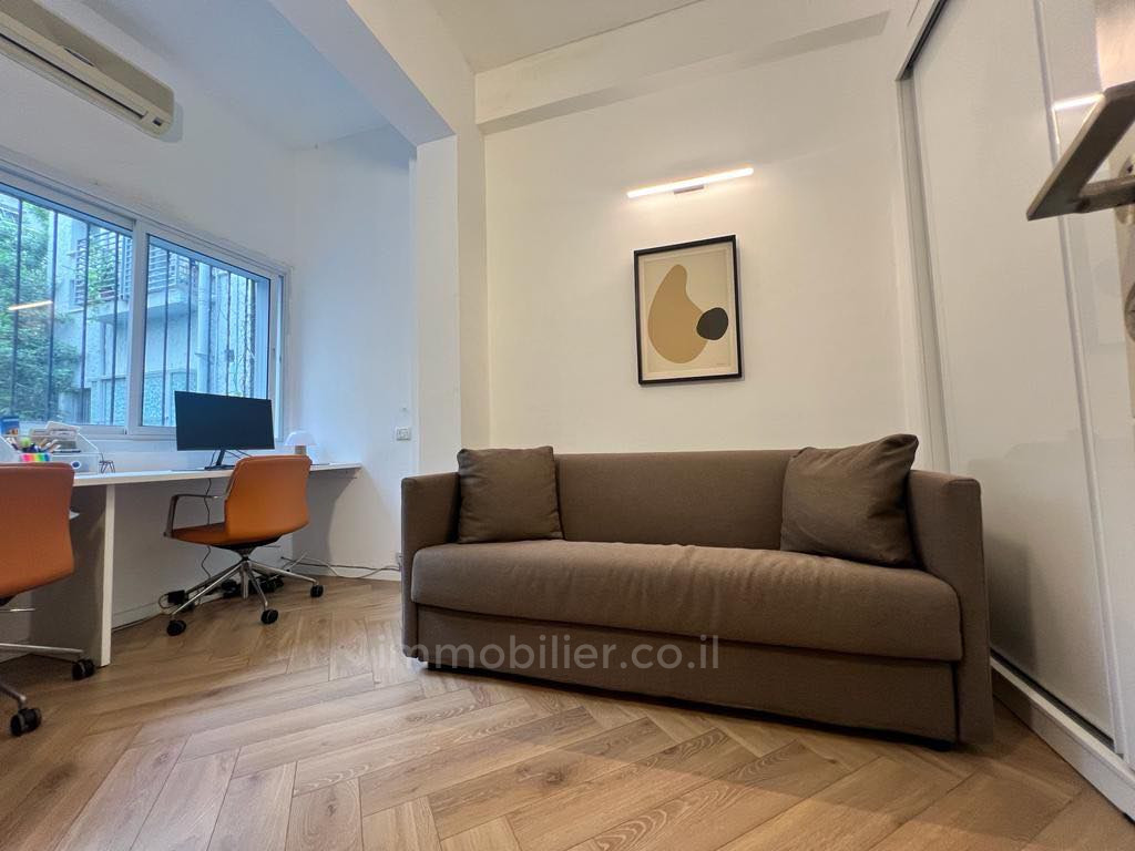 Apartment 3 rooms Tel Aviv City center 804-IBL-10