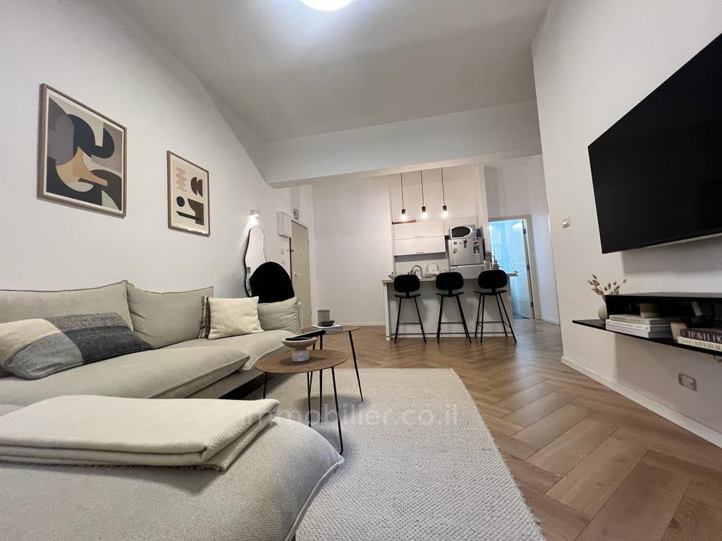 Apartment 3 rooms Tel Aviv City center 804-IBL-10