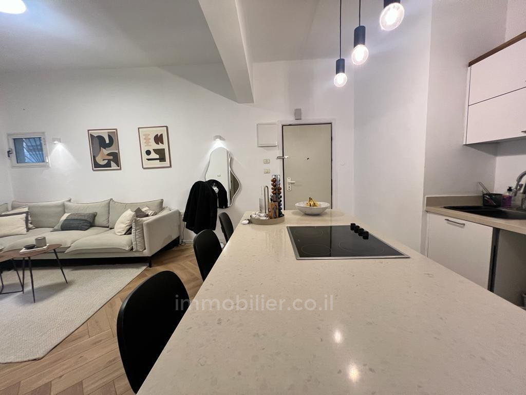 Apartment 3 rooms Tel Aviv City center 804-IBL-10
