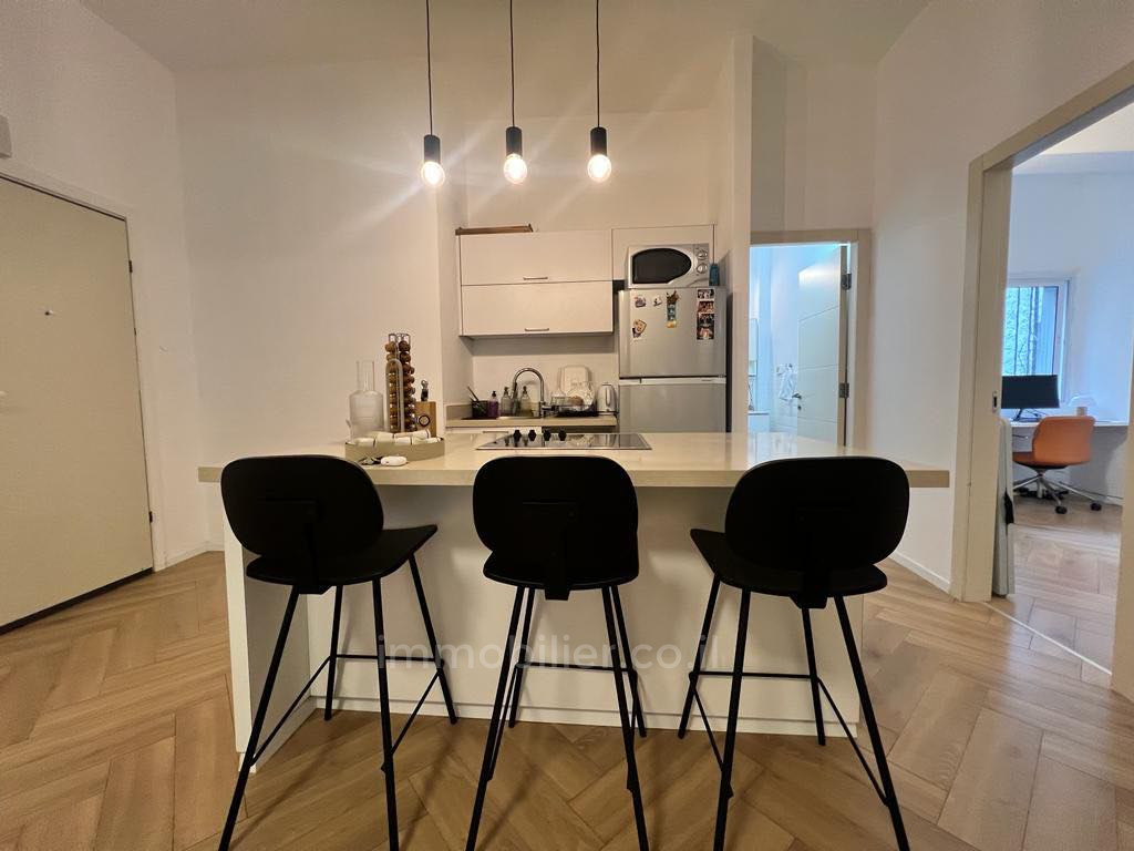 Apartment 3 rooms Tel Aviv City center 804-IBL-10