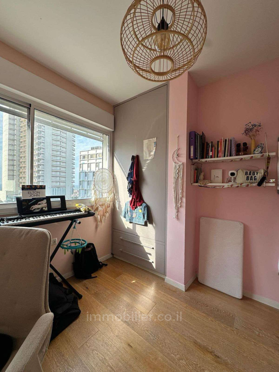 Apartment 3 rooms Tel Aviv First sea line 804-IBL-14