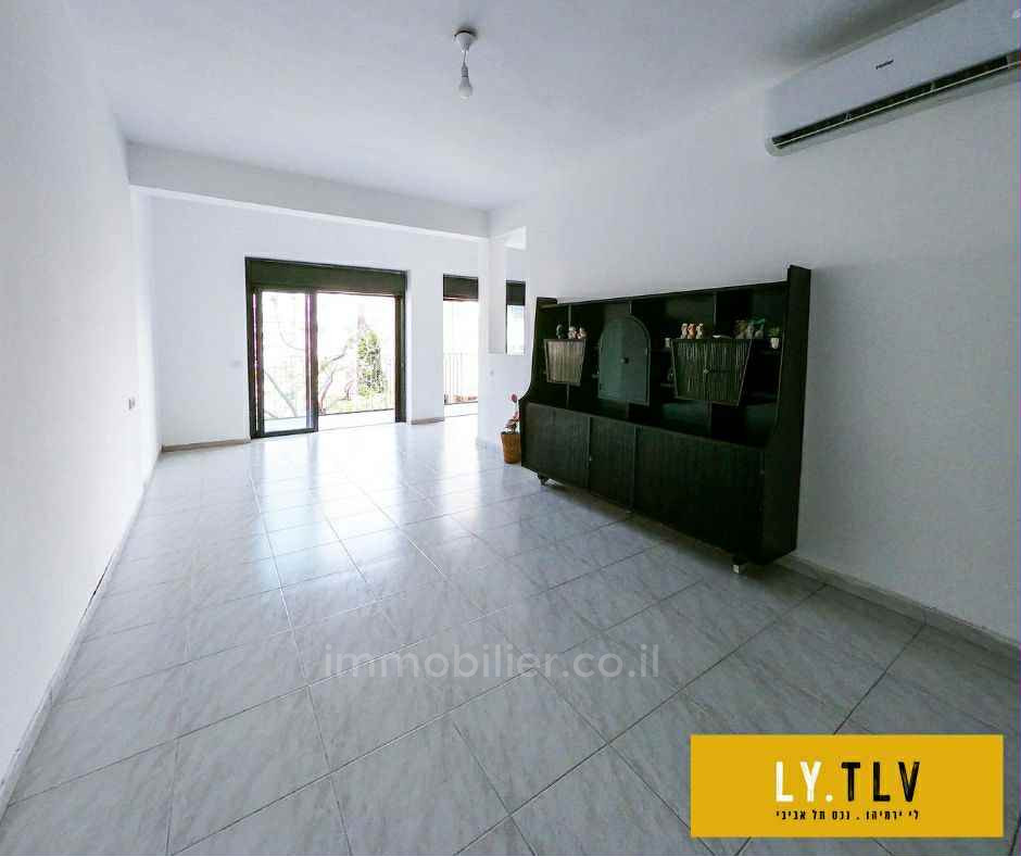 Apartment 4 rooms Tel Aviv Hatsafon hayachan 804-IBL-29