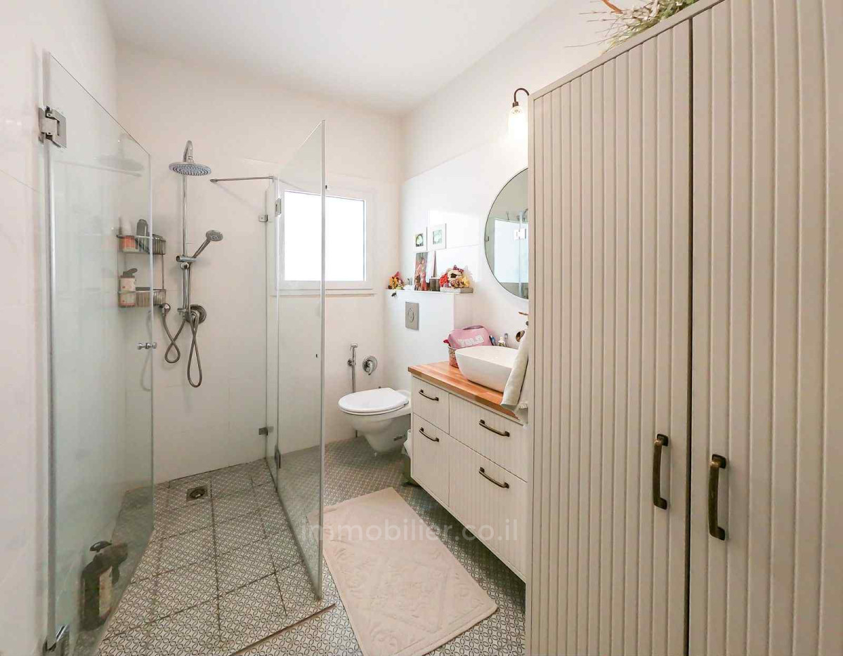 Penthouse 3.5 rooms Tel Aviv Hatsafon hayachan 804-IBL-30