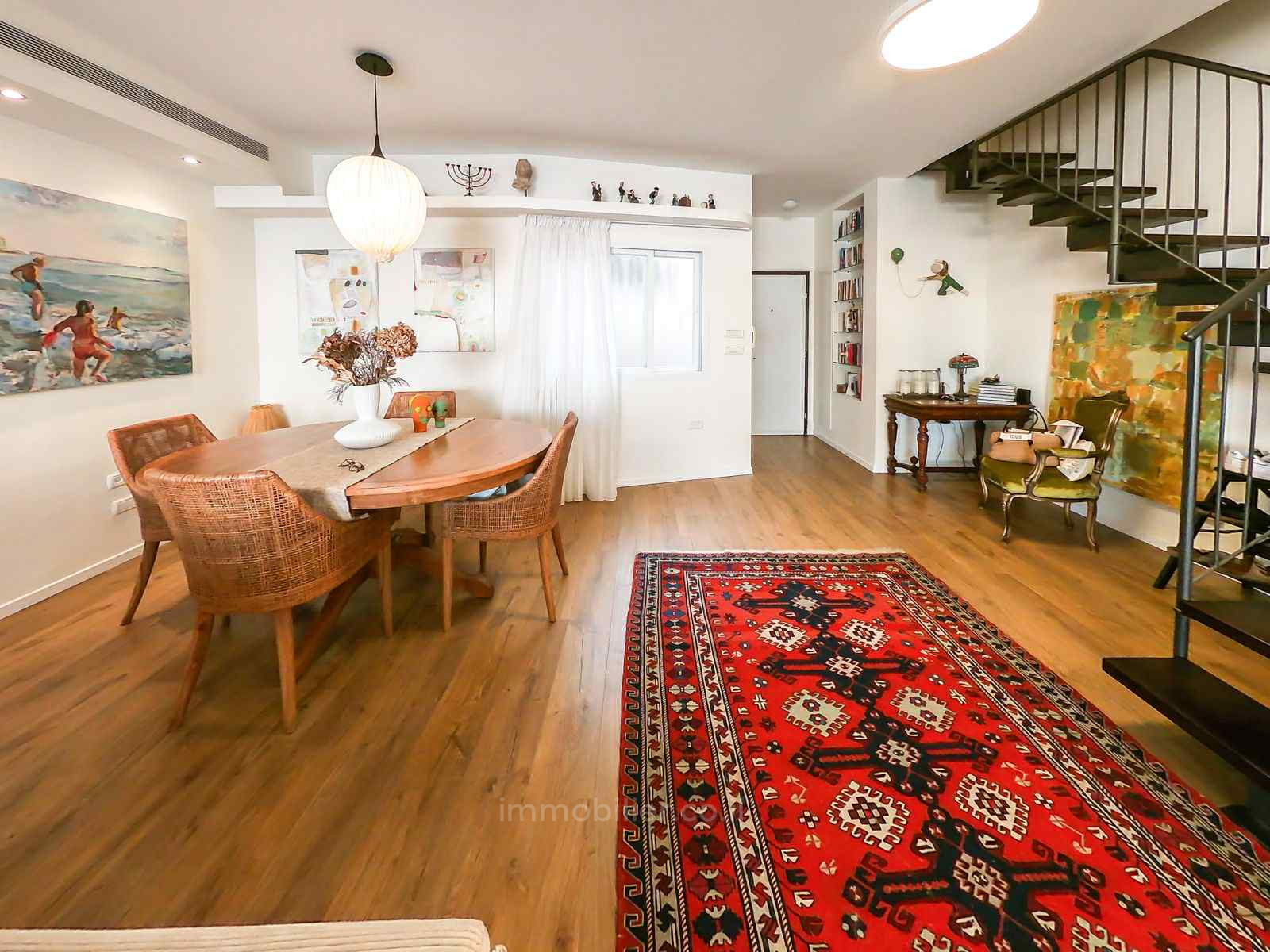 Penthouse 3.5 rooms Tel Aviv Hatsafon hayachan 804-IBL-30
