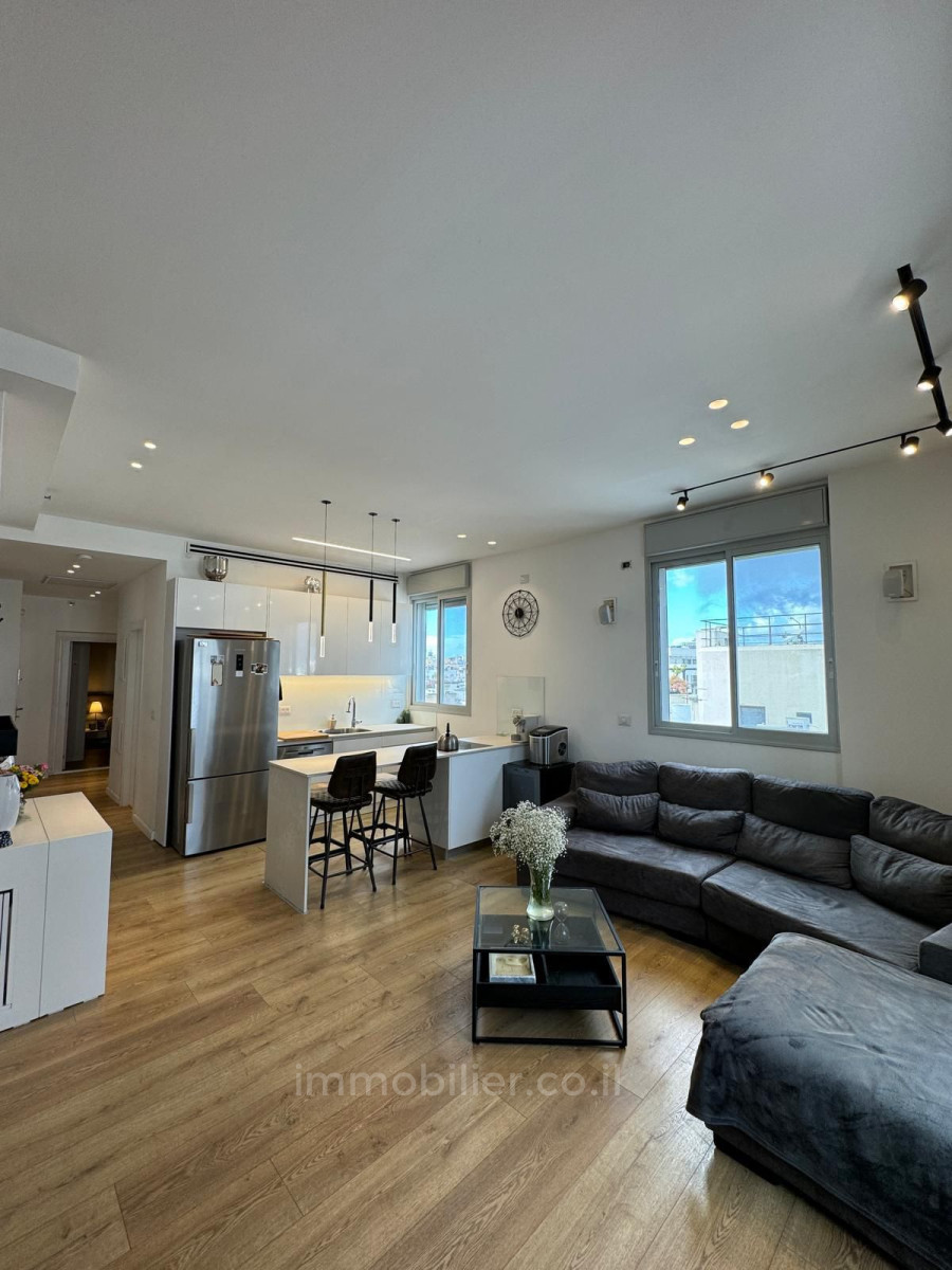 Apartment 3 rooms Tel Aviv City center 804-IBL-31