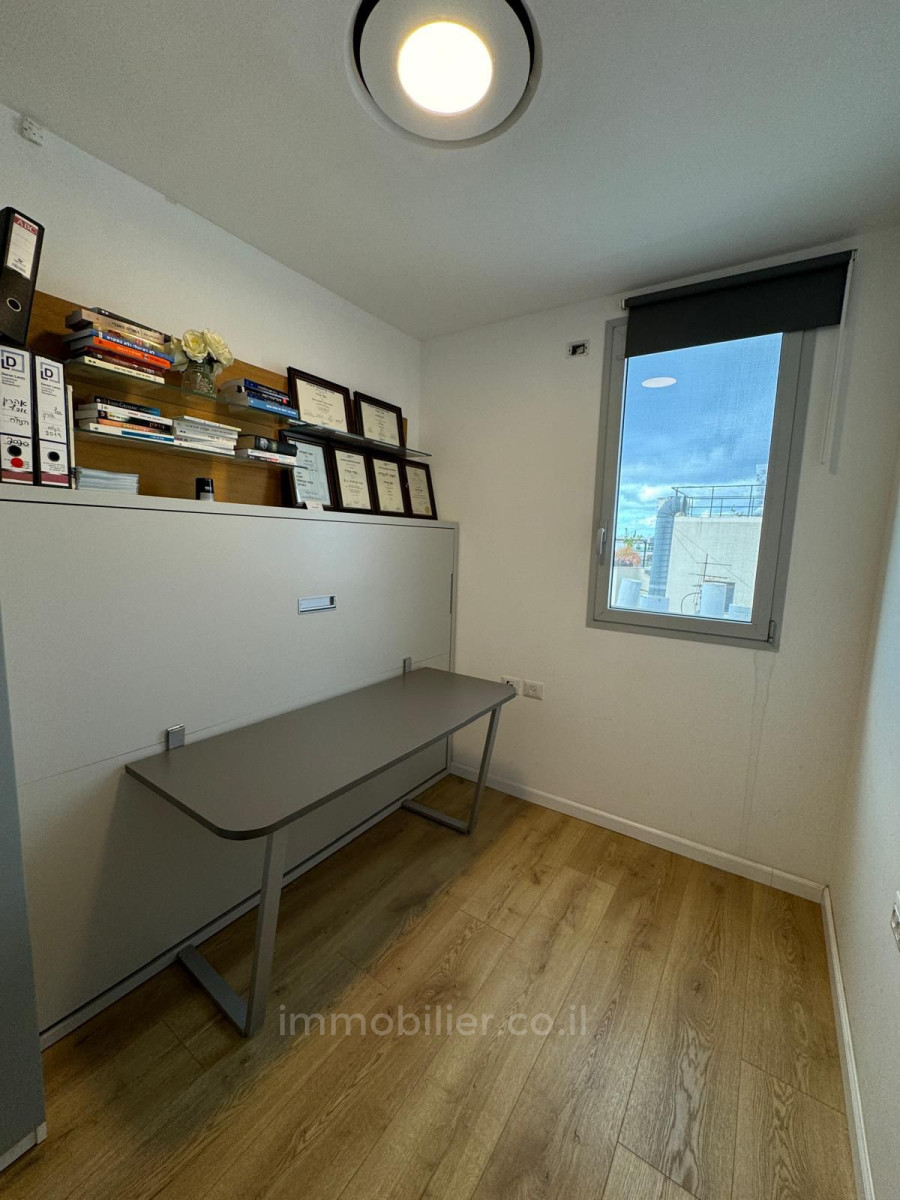 Apartment 3 rooms Tel Aviv City center 804-IBL-31