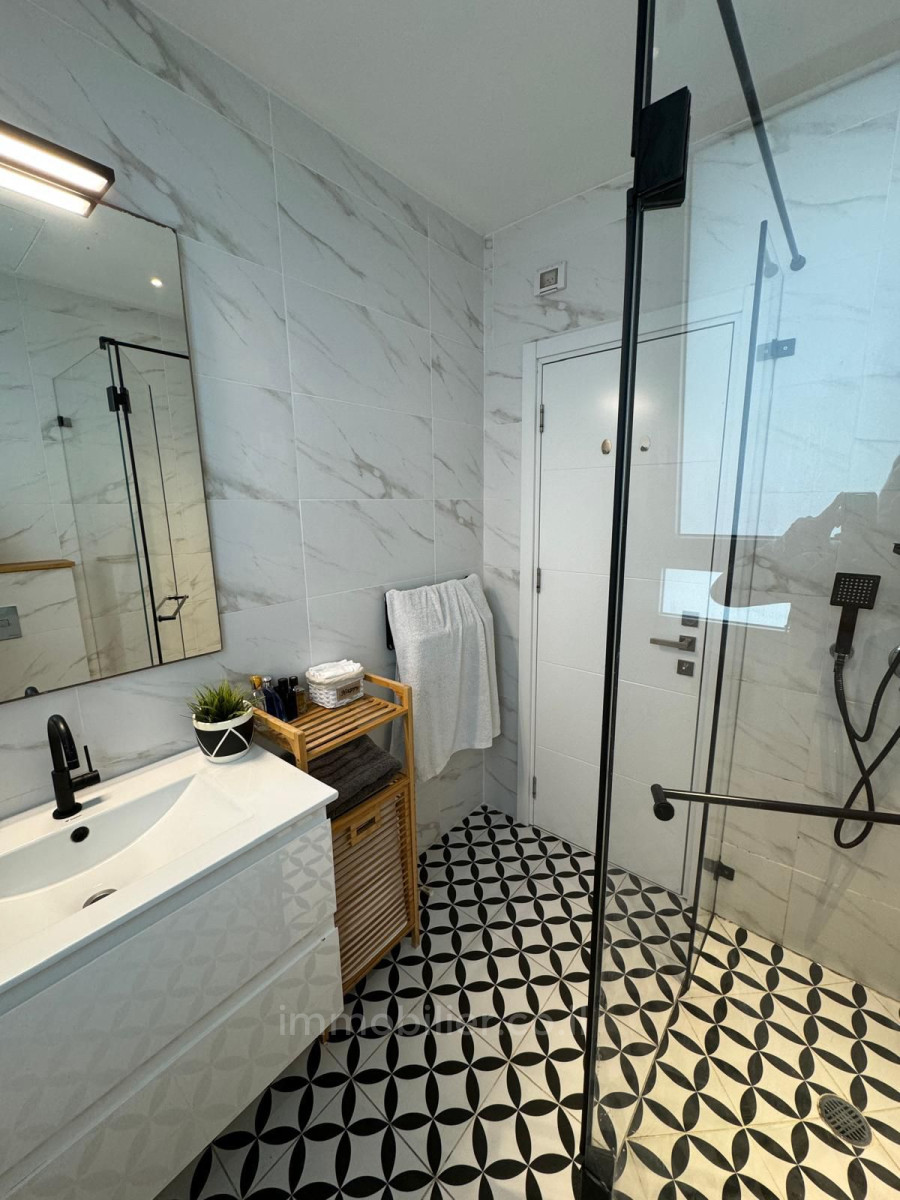 Apartment 3 rooms Tel Aviv City center 804-IBL-31