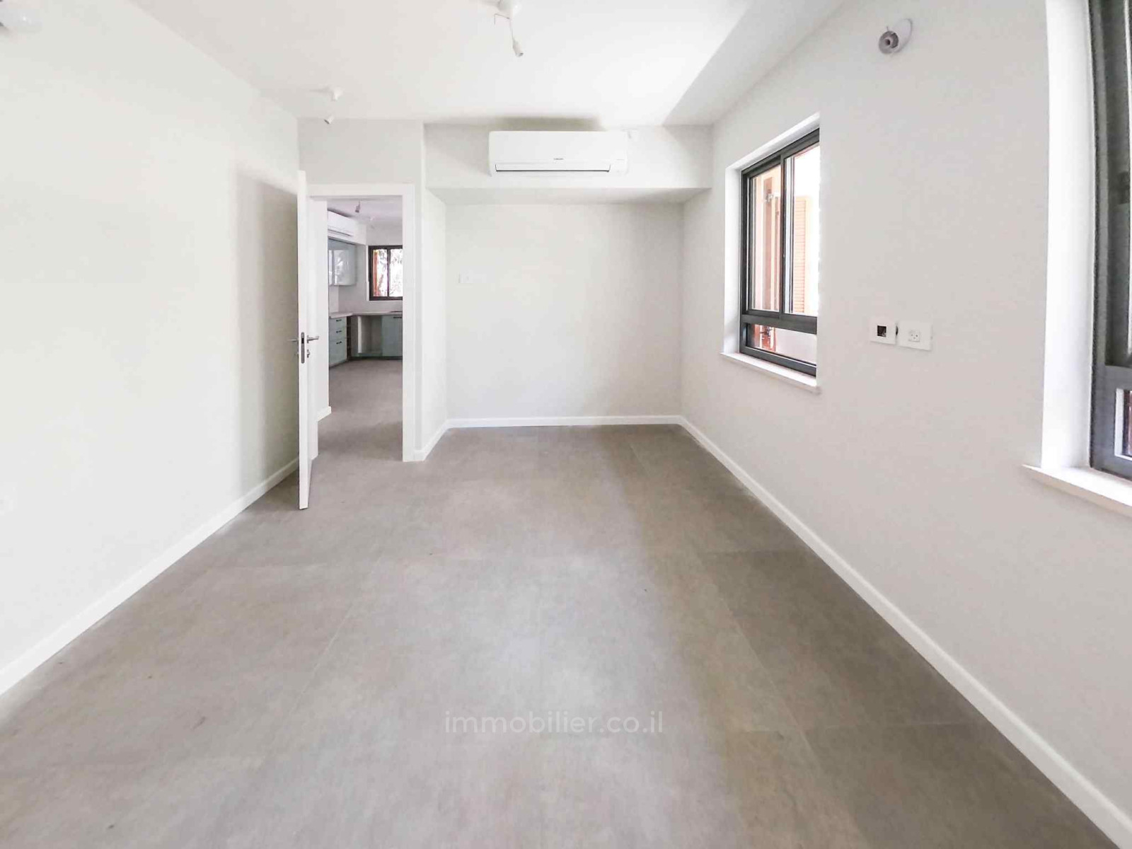 Apartment 4 rooms Tel Aviv Lev Tel-Aviv 804-IBL-36