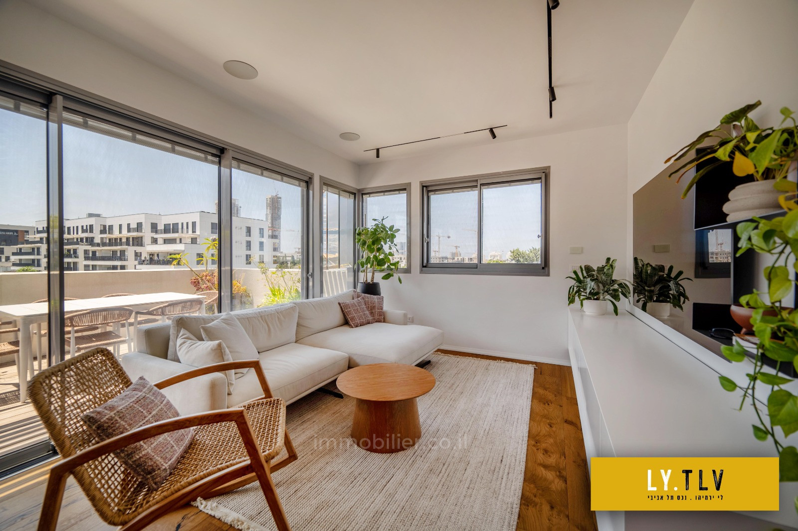 Penthouse 3 rooms Tel Aviv Yehouda hamakaby 804-IBL-45