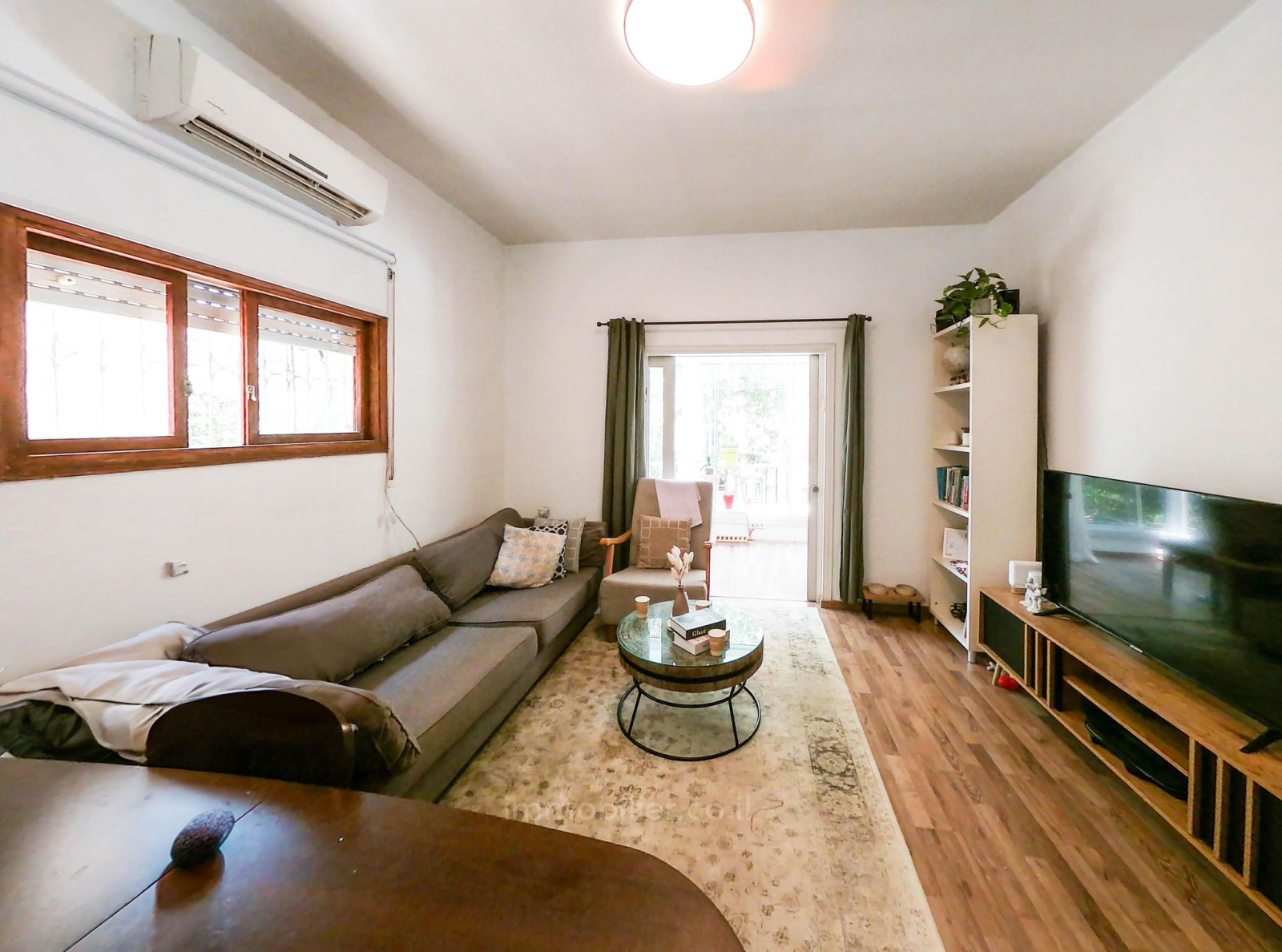 Apartment 2 rooms Tel Aviv Bazel 804-IBL-47