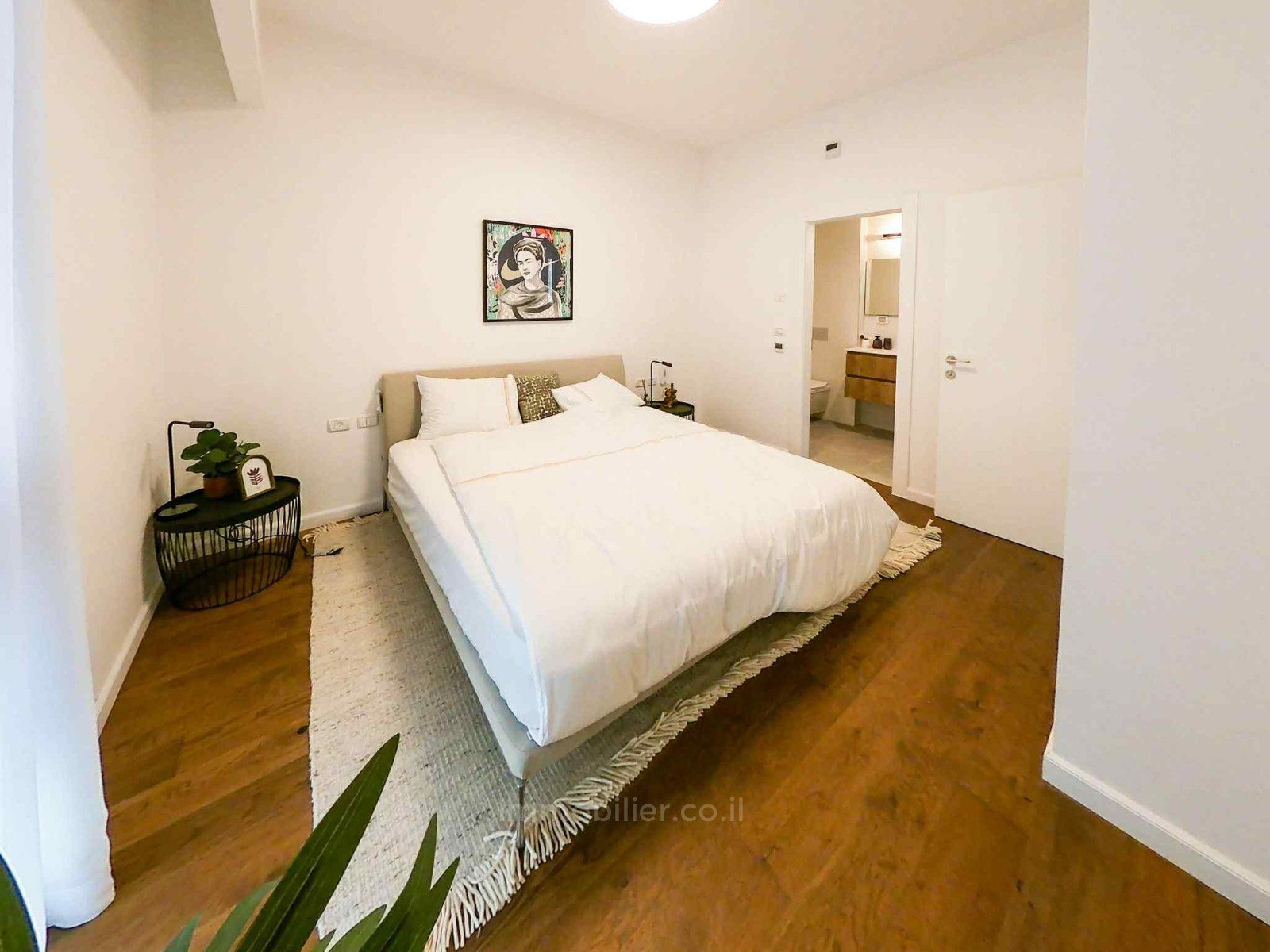 Apartment 5 rooms Tel Aviv Kikar Hamedina 804-IBL-48
