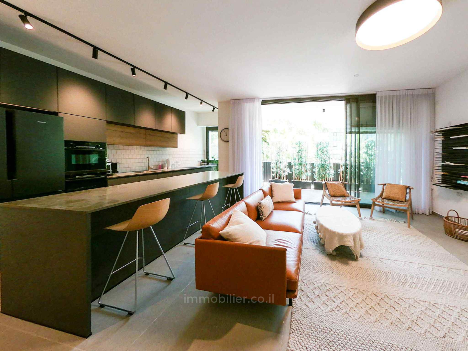 Apartment 5 rooms Tel Aviv Kikar Hamedina 804-IBL-48
