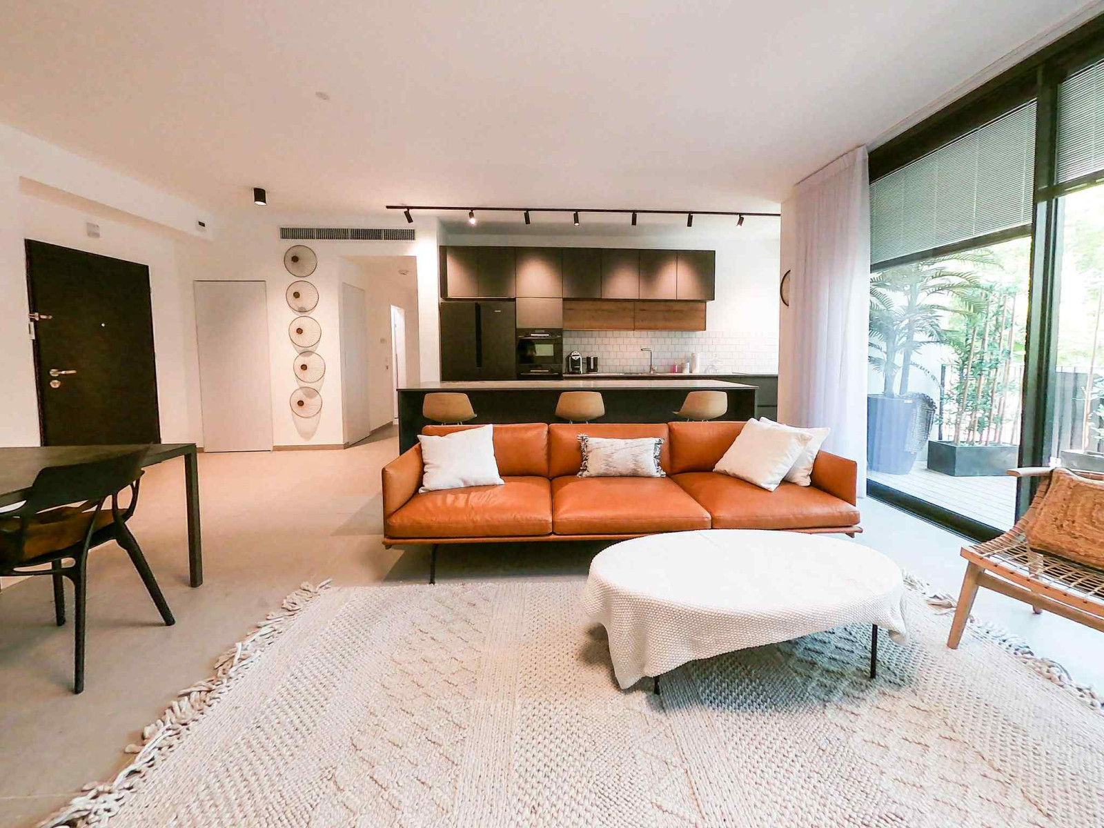 Apartment 5 rooms Tel Aviv Kikar Hamedina 804-IBL-48