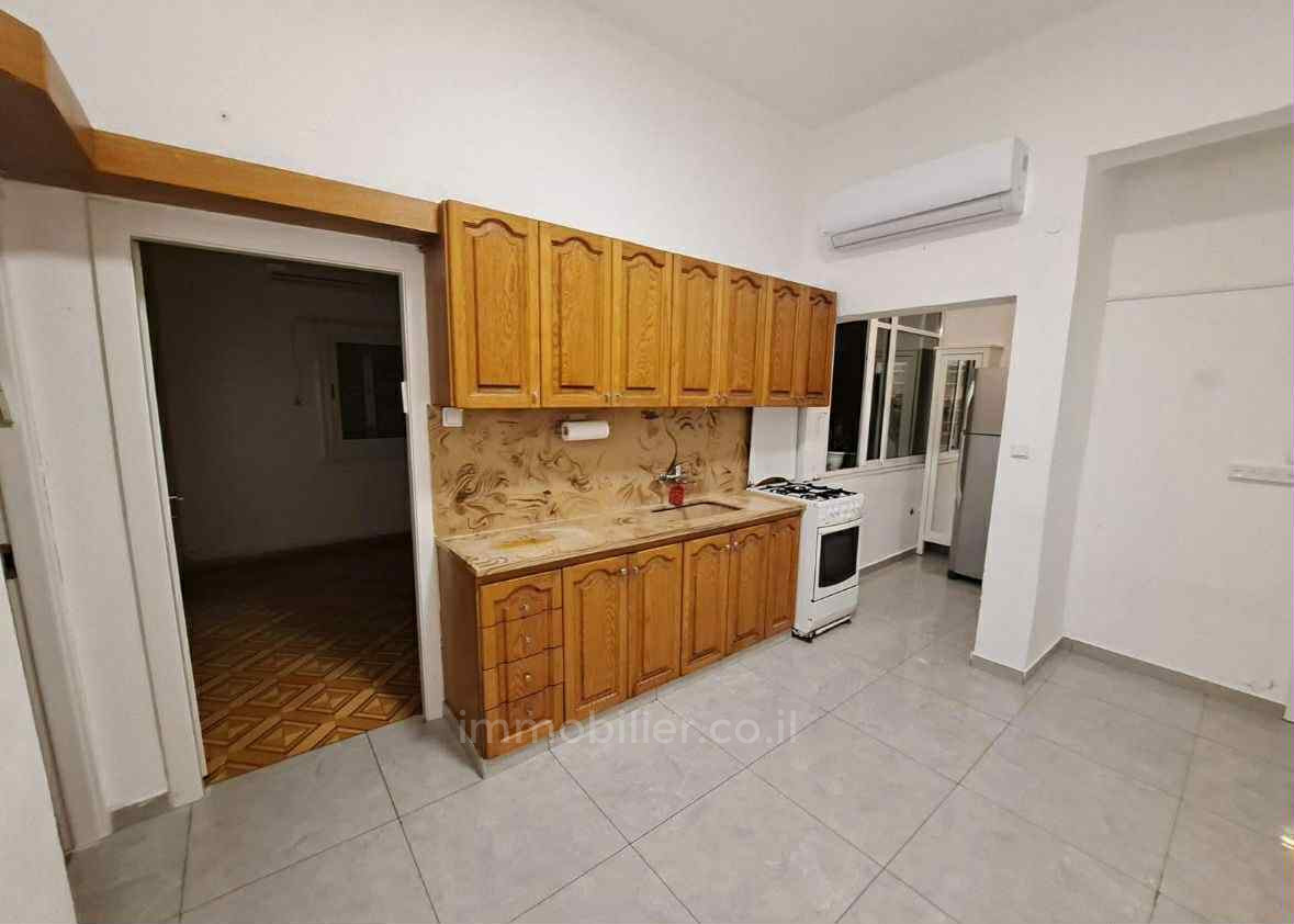 Apartment 3 rooms Tel Aviv City center 804-IBL-49