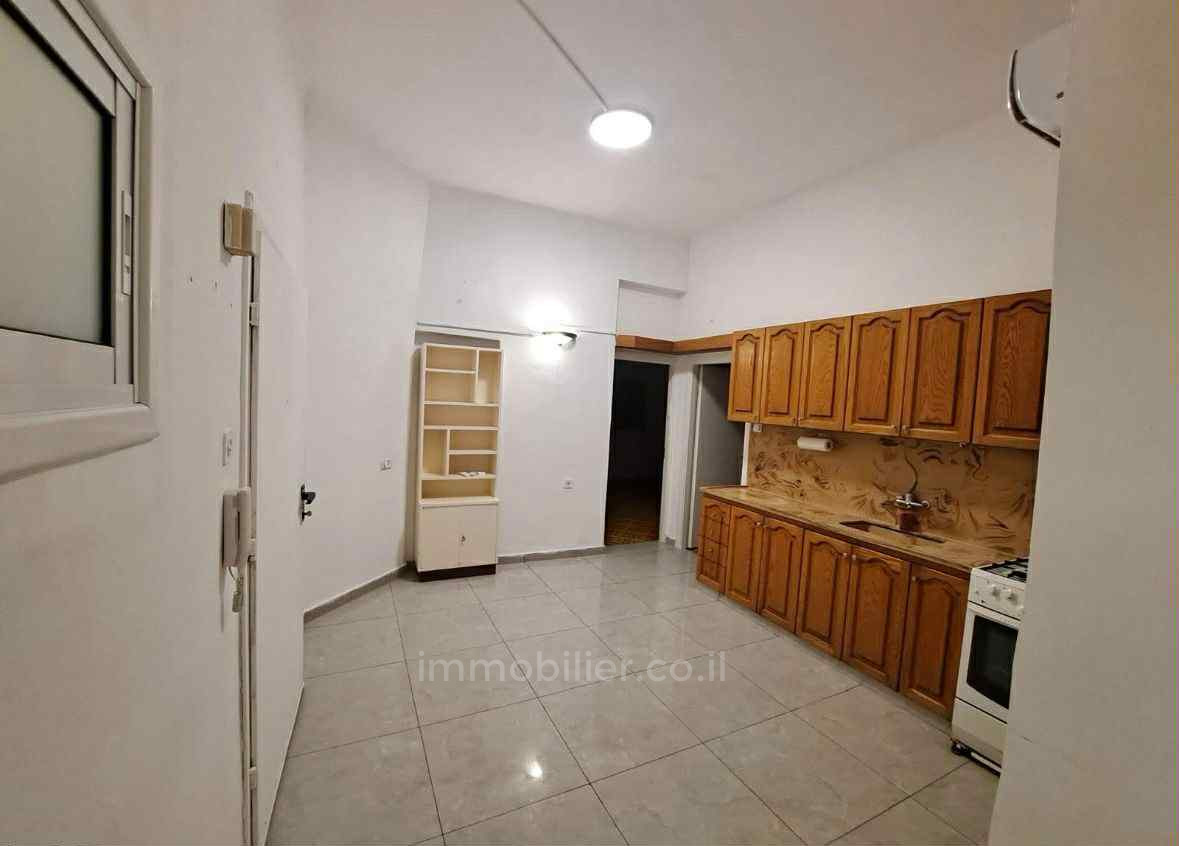 Apartment 3 rooms Tel Aviv City center 804-IBL-49