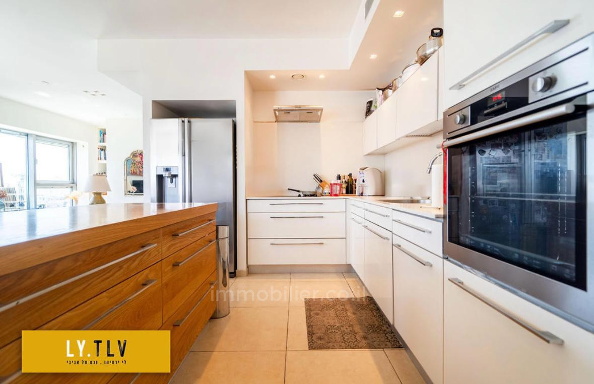Apartment 4.5 rooms Tel Aviv Hatsafon hayachan 804-IBL-54