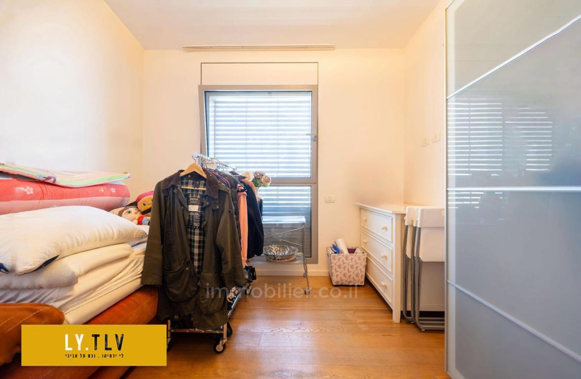 Apartment 4.5 rooms Tel Aviv Hatsafon hayachan 804-IBL-54