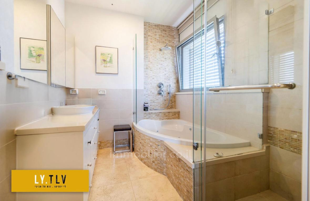 Apartment 4.5 rooms Tel Aviv Hatsafon hayachan 804-IBL-54