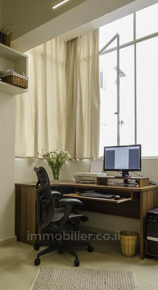 Apartment 3.5 rooms Tel Aviv Habima 804-IBL-60
