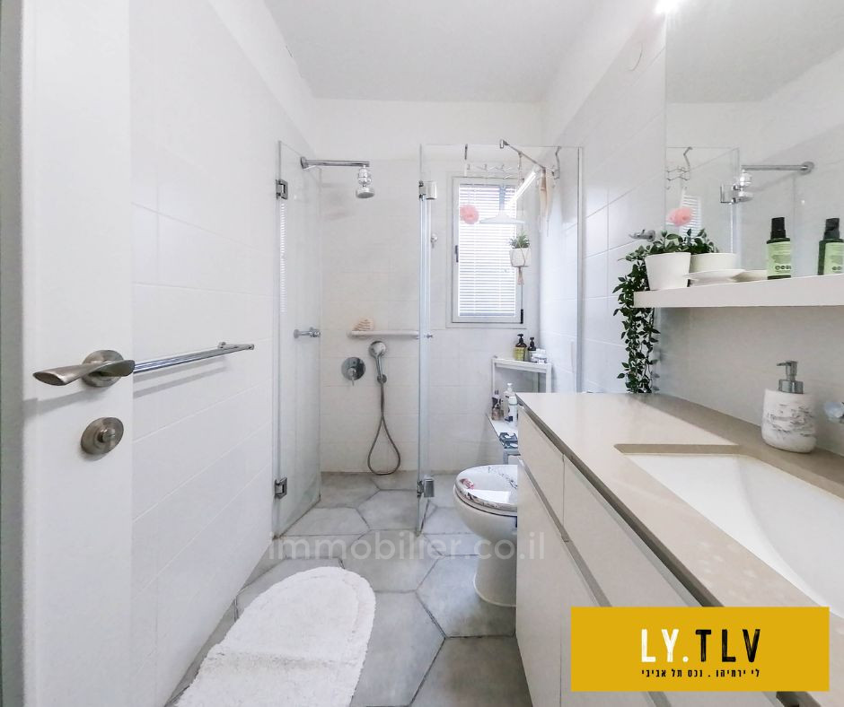 Duplex 3 rooms Tel Aviv City center 804-IBL-63