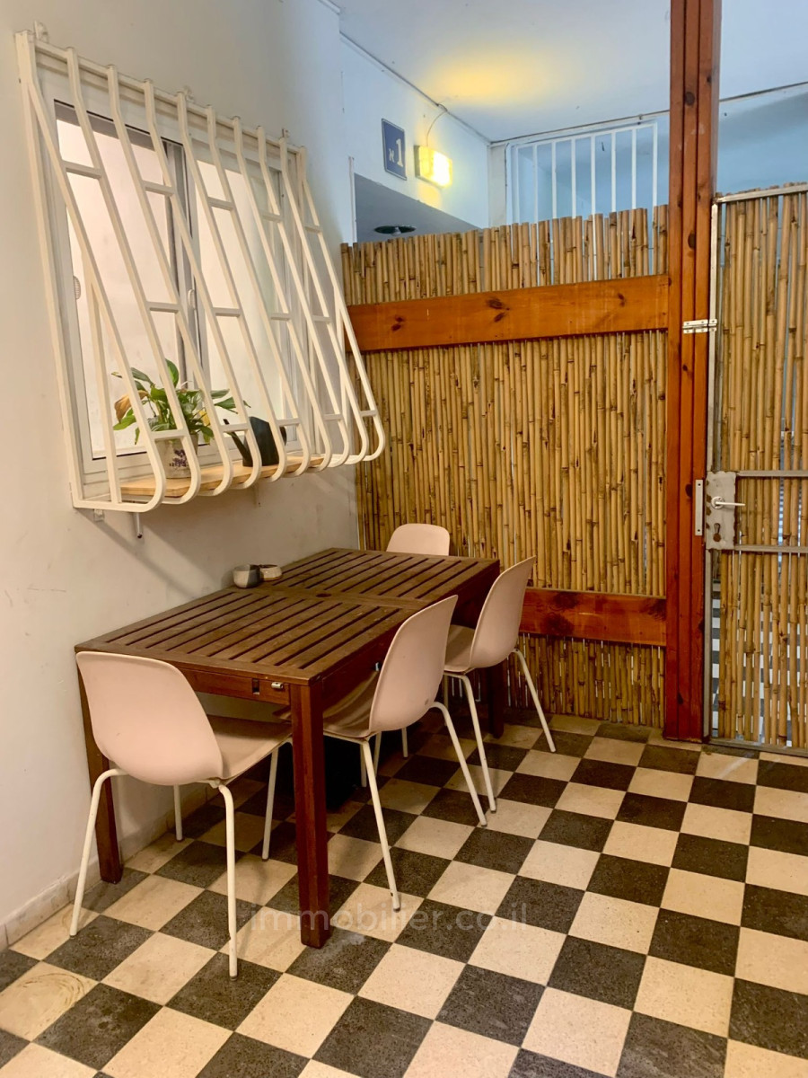 Apartment 4 rooms Tel Aviv City center 804-IBL-65