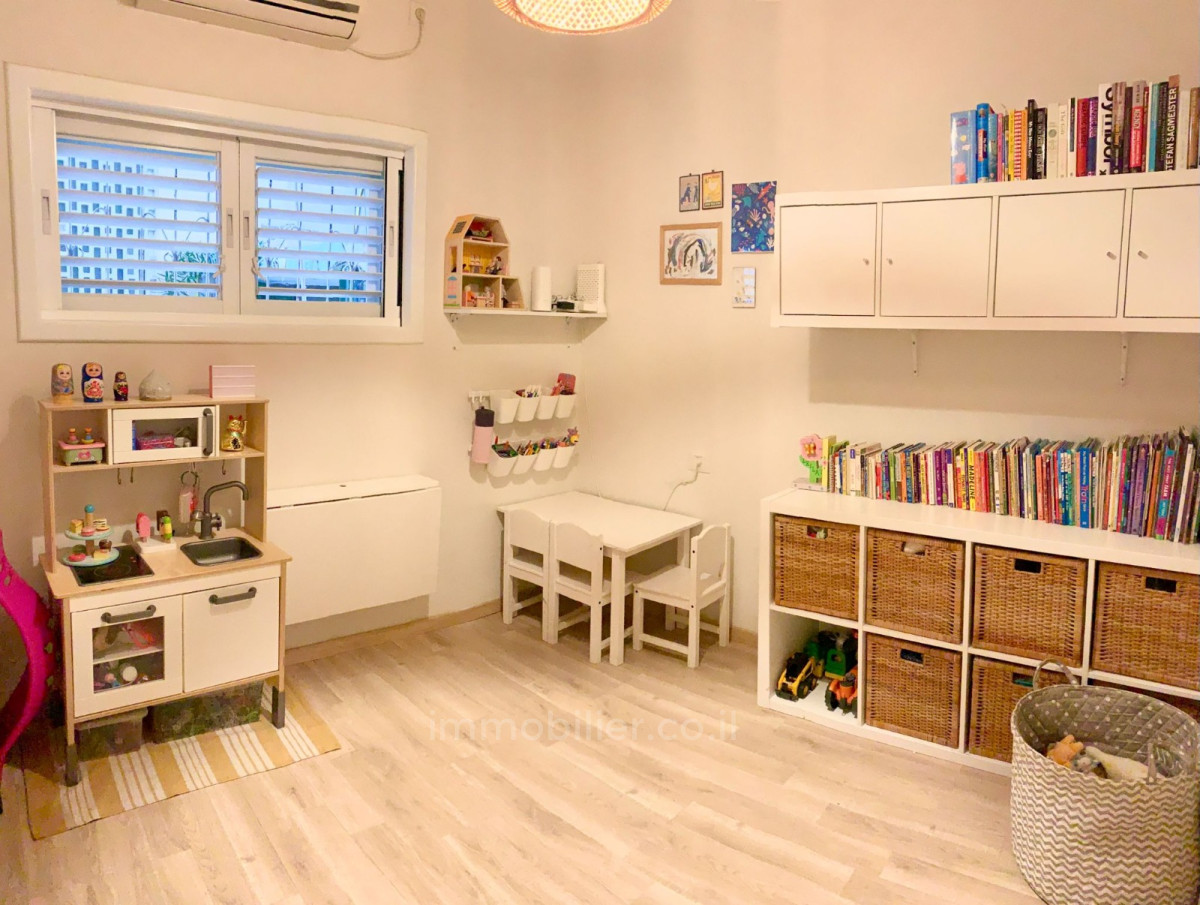 Apartment 4 rooms Tel Aviv City center 804-IBL-65