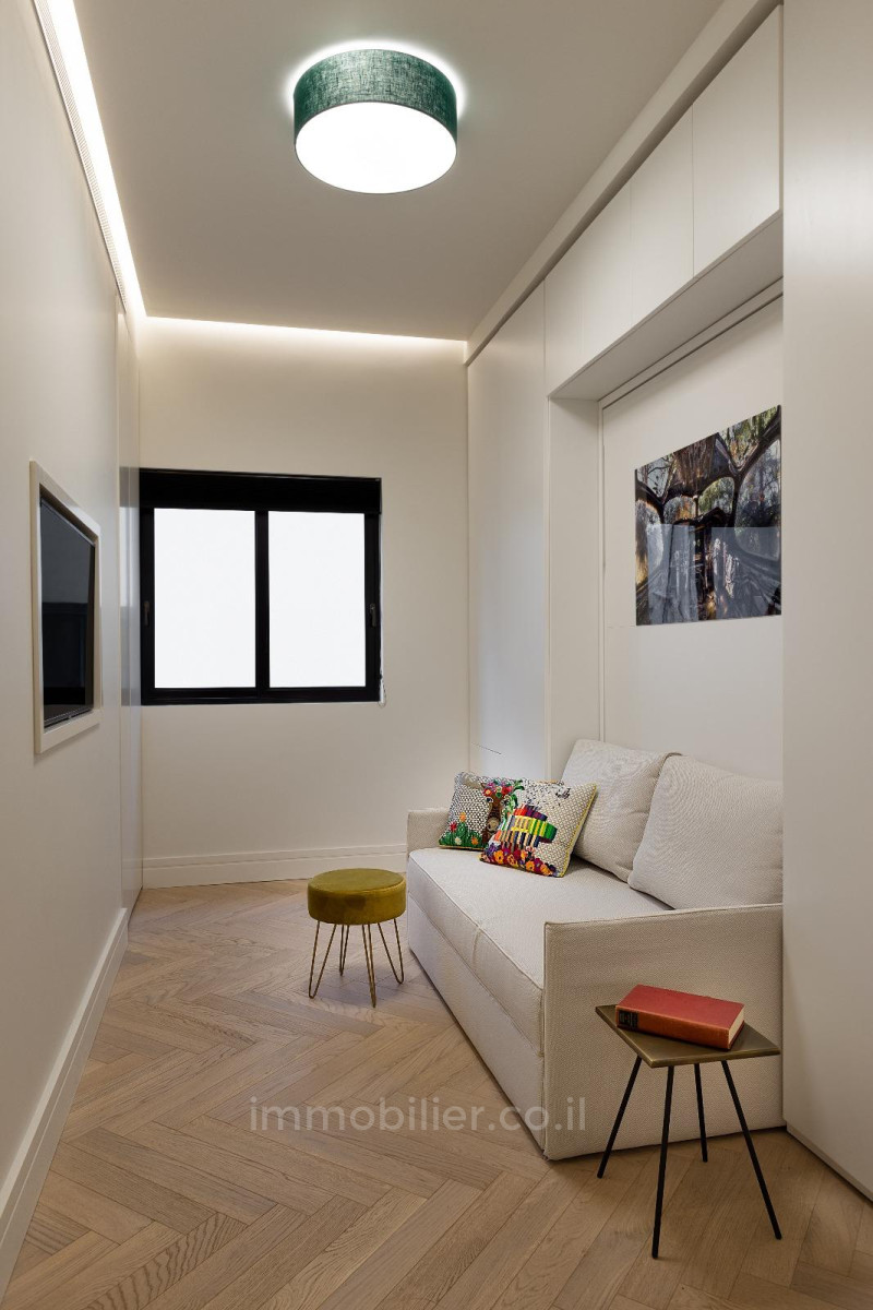 Apartment 3 rooms Tel Aviv City center 804-IBL-66
