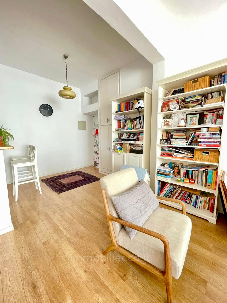Apartment 2.5 rooms Tel Aviv Lev Tel-Aviv 804-IBL-74