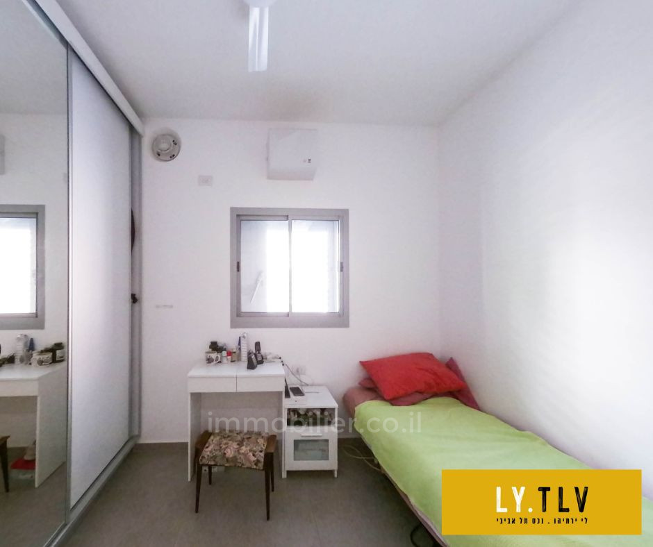 Apartment 3 rooms Tel Aviv Hatsafon hayachan 804-IBL-85