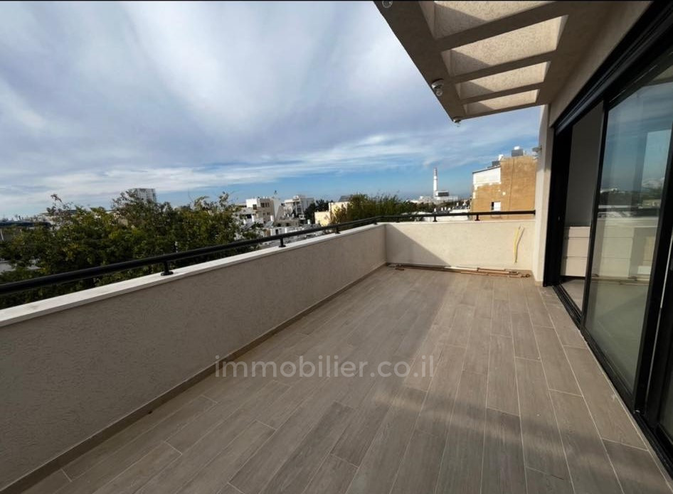 Duplex-Penthouse 4 rooms Tel Aviv Hatsafon hayachan 804-IBL-9