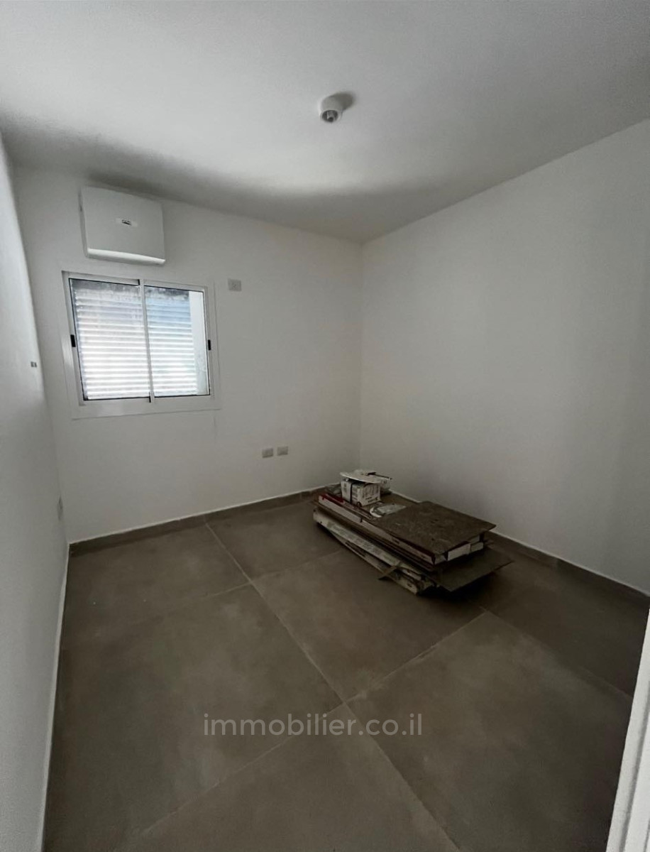 Duplex-Penthouse 4 rooms Tel Aviv Hatsafon hayachan 804-IBL-9