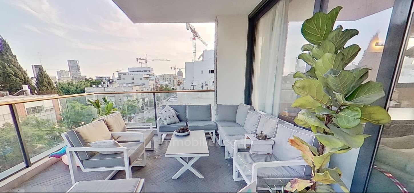 Mini-Penthouse 4 rooms Tel Aviv Hatsafon hayachan 813-IBL-1