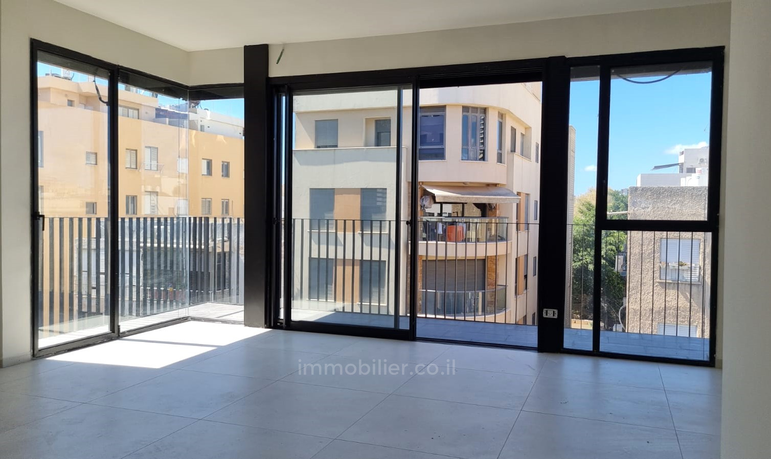 Apartment 3 rooms Tel Aviv quarter of the sea 813-IBL-2